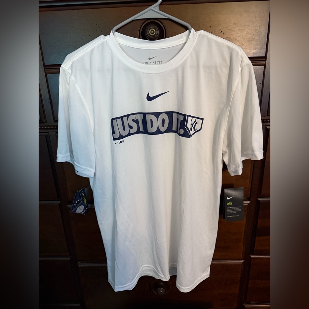 Nike Men's New York Yankees White Just Do It T-Shirt
